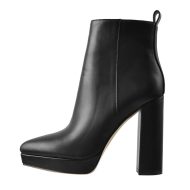 Stiefeletten mit spitzer Zehenpartie und klobigem Absatz