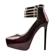 Lackpumps mit hohem Absatz und Knächelriemen und Schnalle